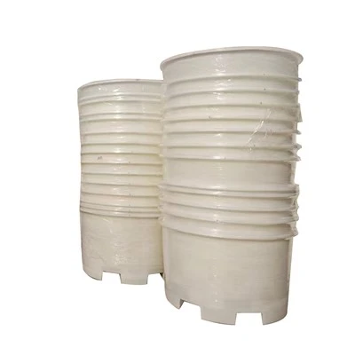 Plastsylindrisk nestbar beholder for akvakultur